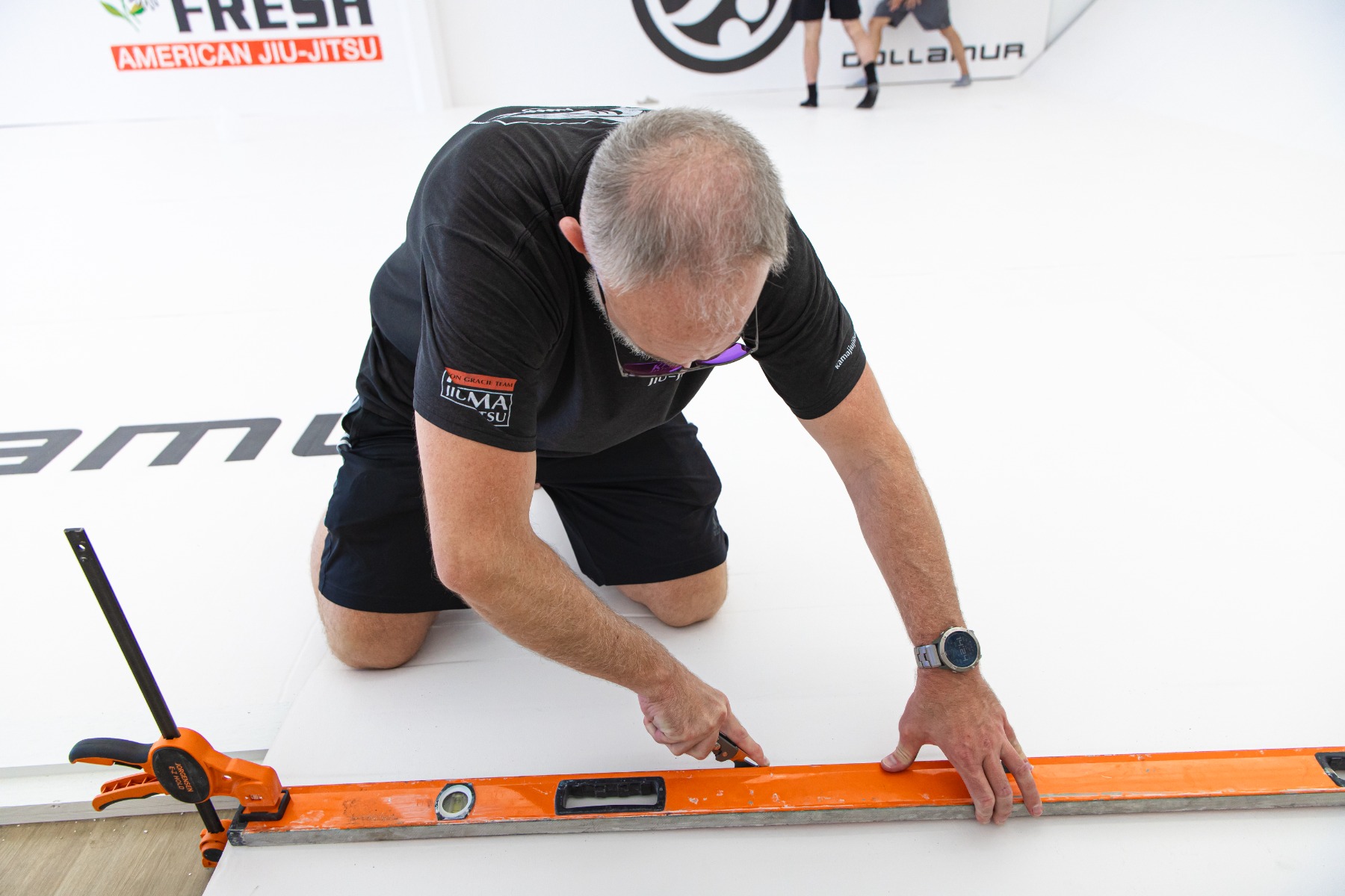 custom Daisy Fresh wall pad being installed